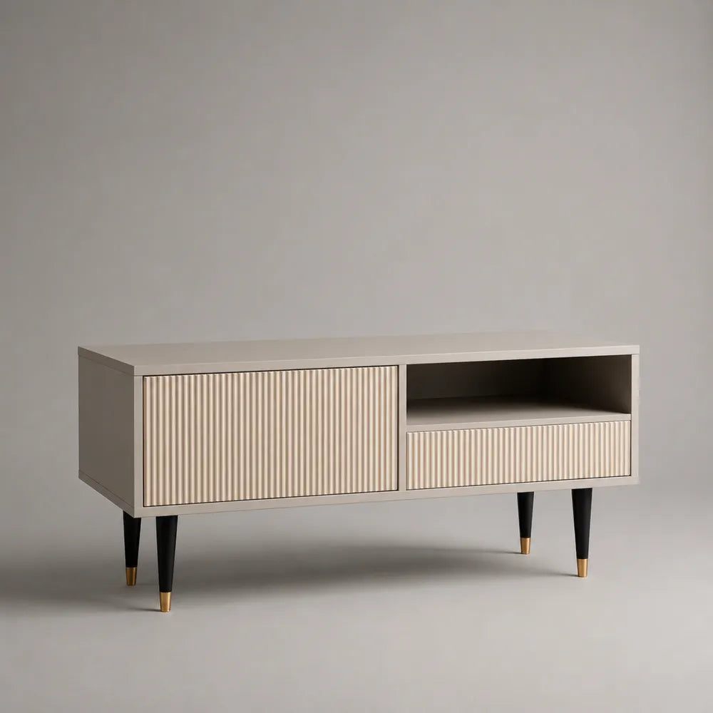Mobile TV 120x40x50 cm MDF melaminico beige ante scanalate con ripiano aperto e gambe in metallo nero e oro